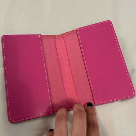 Lilly Pulitzer Passport Holder - Picture 3 of 10